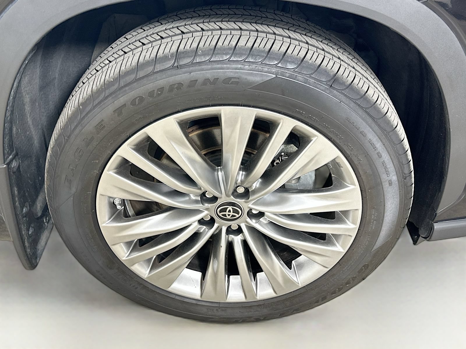 Used 2024 Toyota Highlander Platinum AWD/4WD image 10