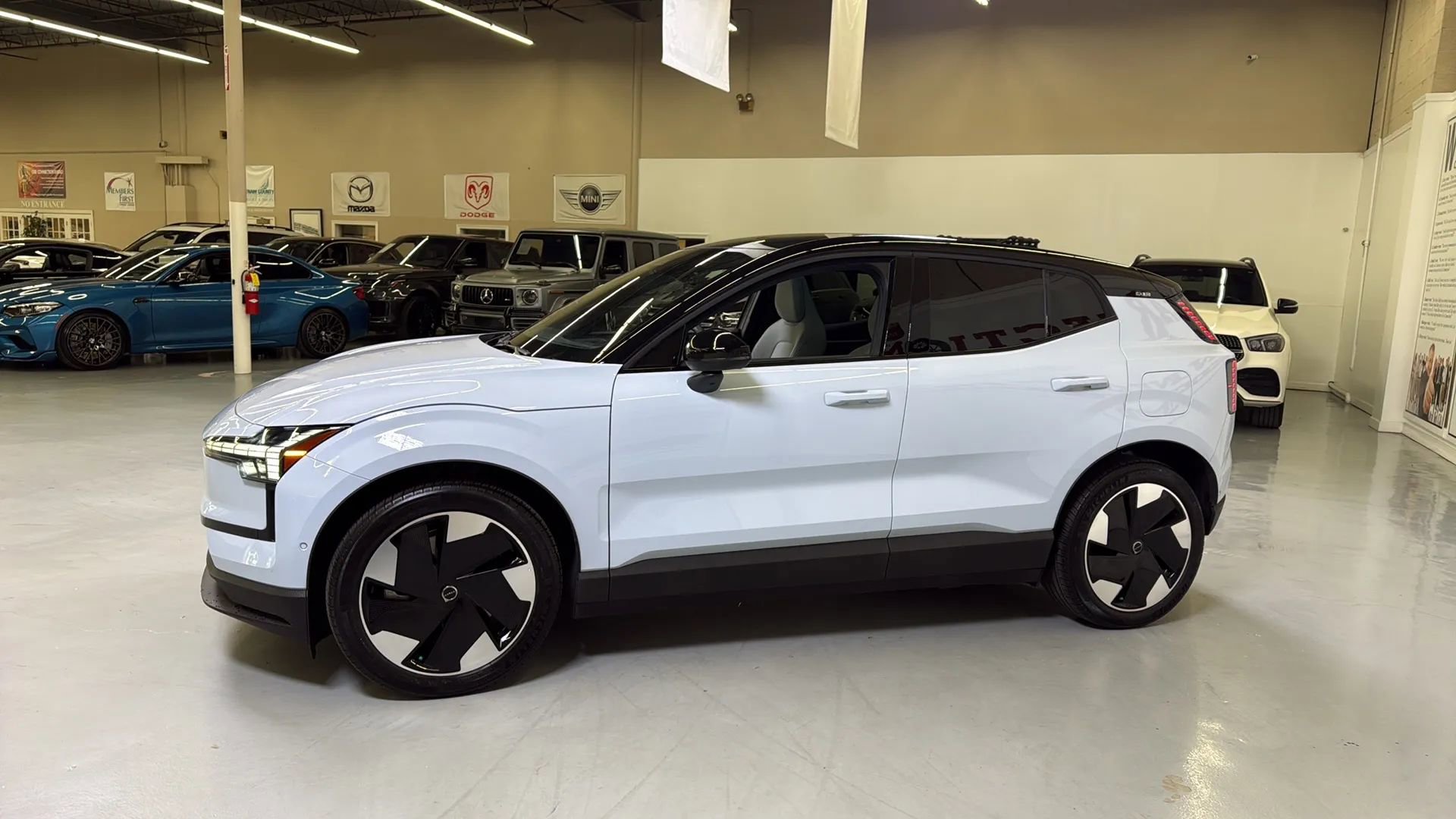 Used 2025 Volvo EX30 Ultra w/ Climate Package AWD/4WD image 5
