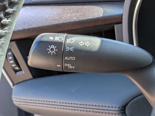 Used 2021 Toyota Avalon Limited image 9