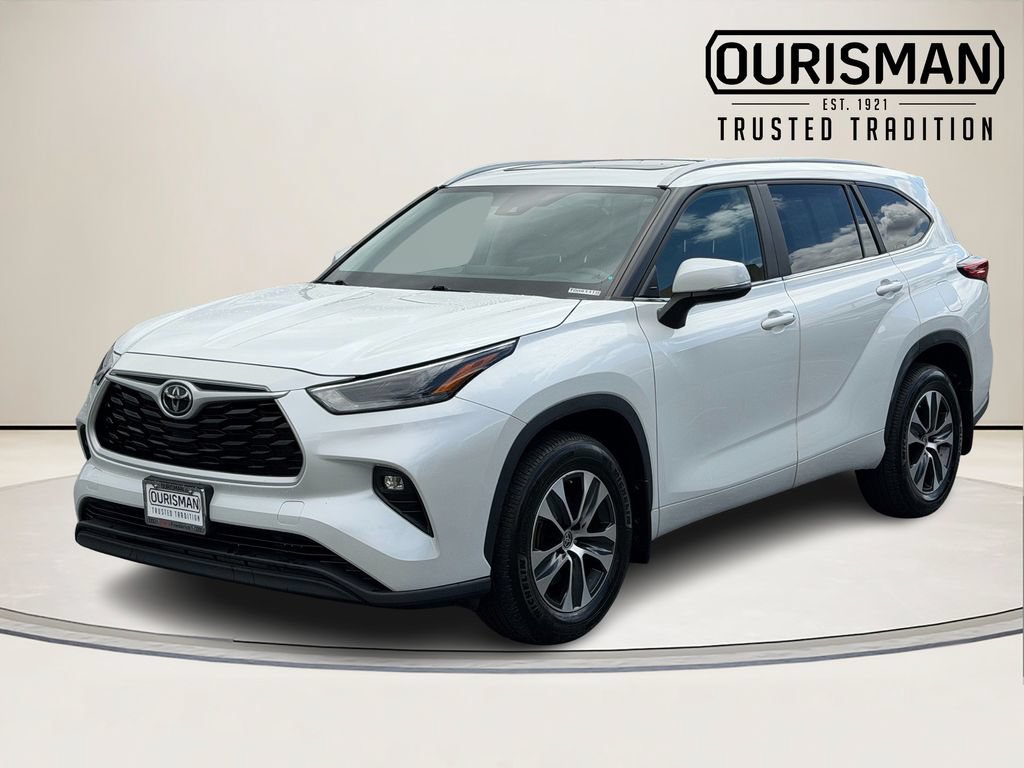 Used 2023 Toyota Highlander XLE FWD image 5