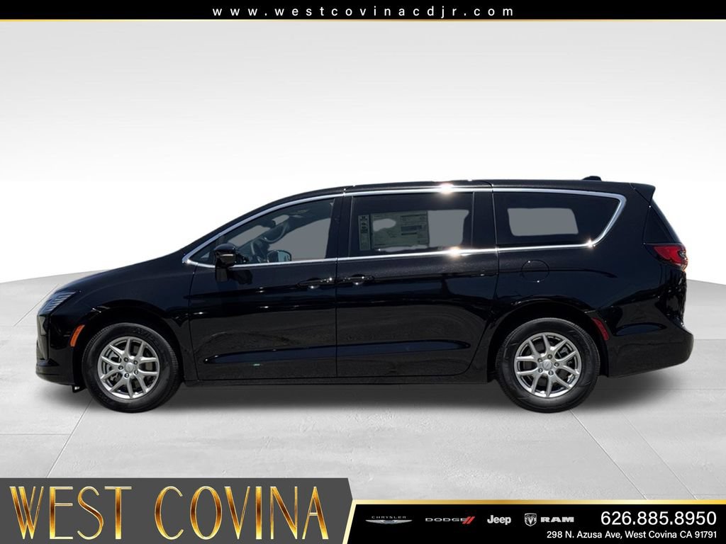 New 2027 Chrysler Pacifica Select FWD image 12