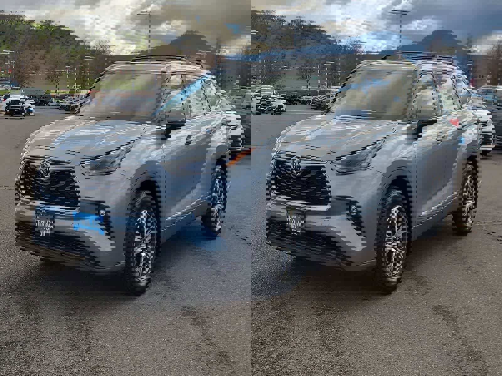 Used 2022 Toyota Highlander XLE image 1