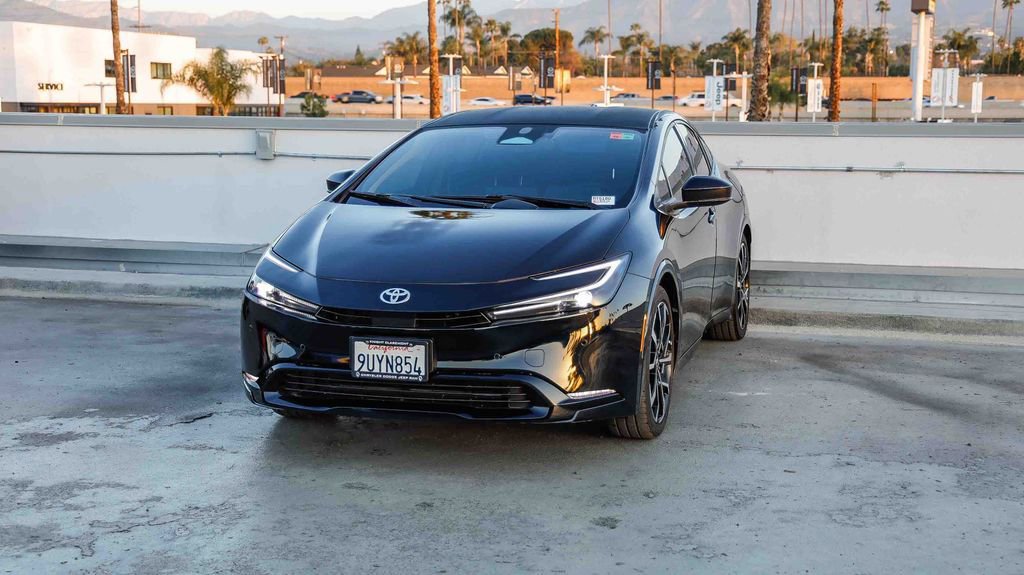 Used 2025 Toyota Prius Plug-In Hybrid image 4
