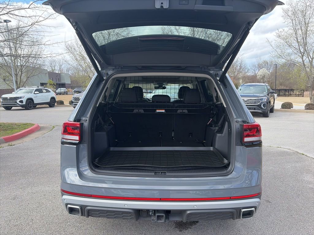 Used 2025 Volkswagen Atlas Peak Edition SE AWD/4WD image 6