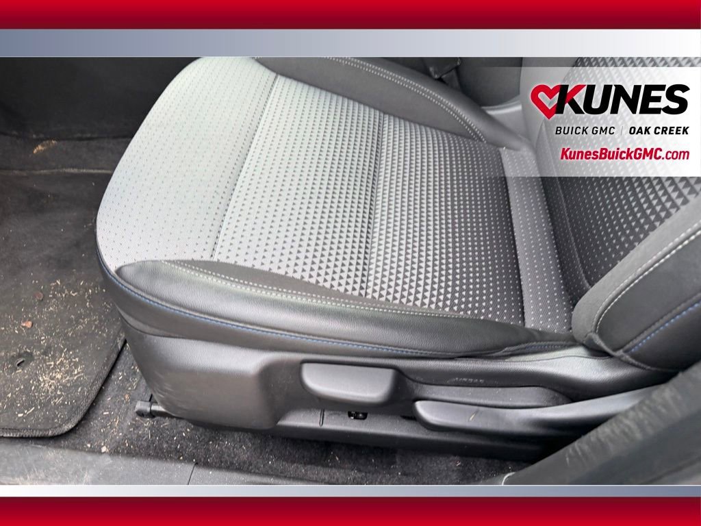 Used 2025 Chevrolet Trax LT FWD image 7