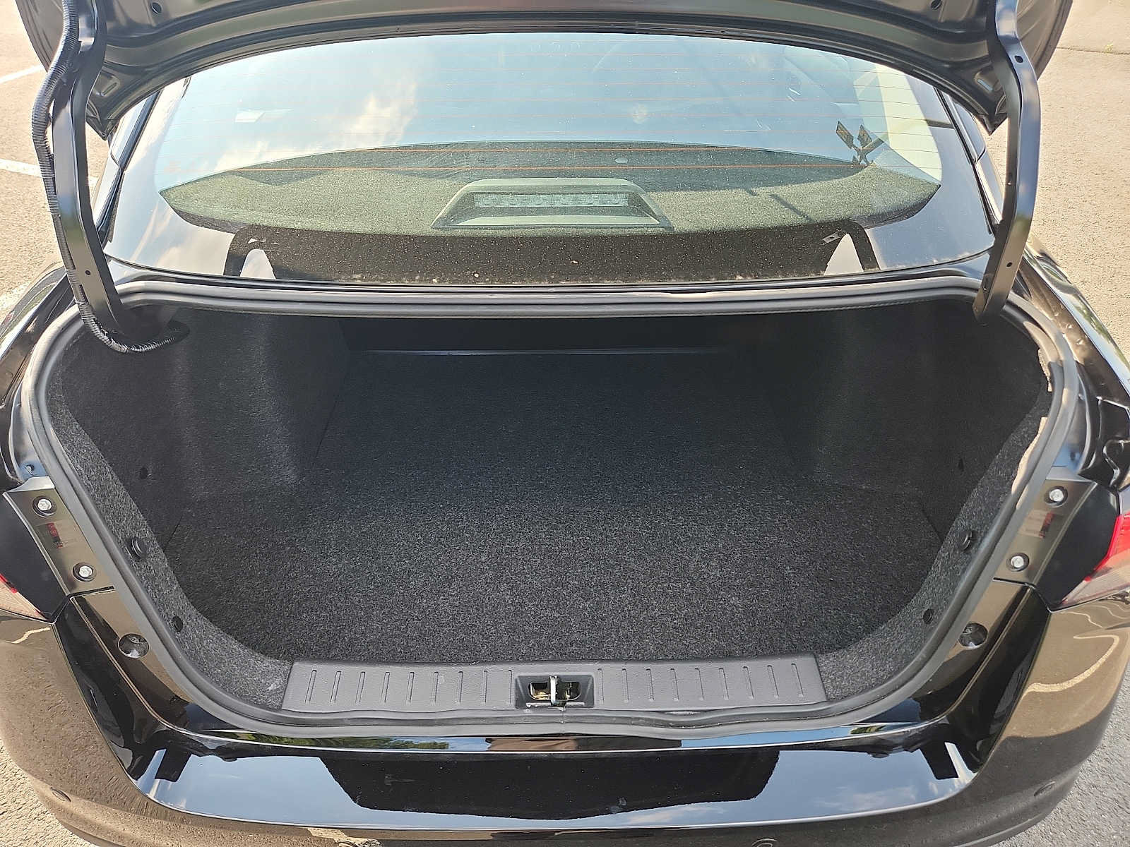 Used 2025 Nissan Versa S w/ Trunk Package FWD image 28