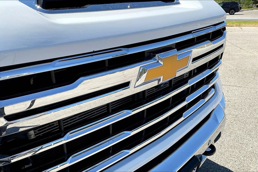 Used 2024 Chevrolet Silverado 2500 LTZ w/ LTZ Premium Package AWD/4WD image 26