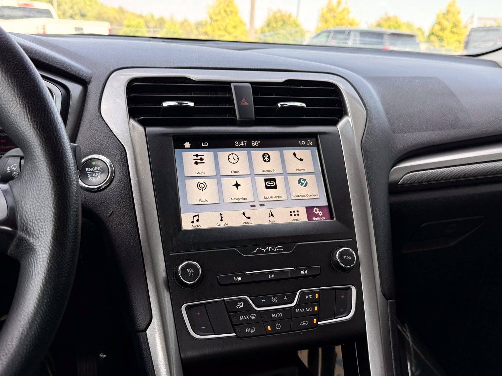 Used 2019 Ford Fusion SE FWD image 32