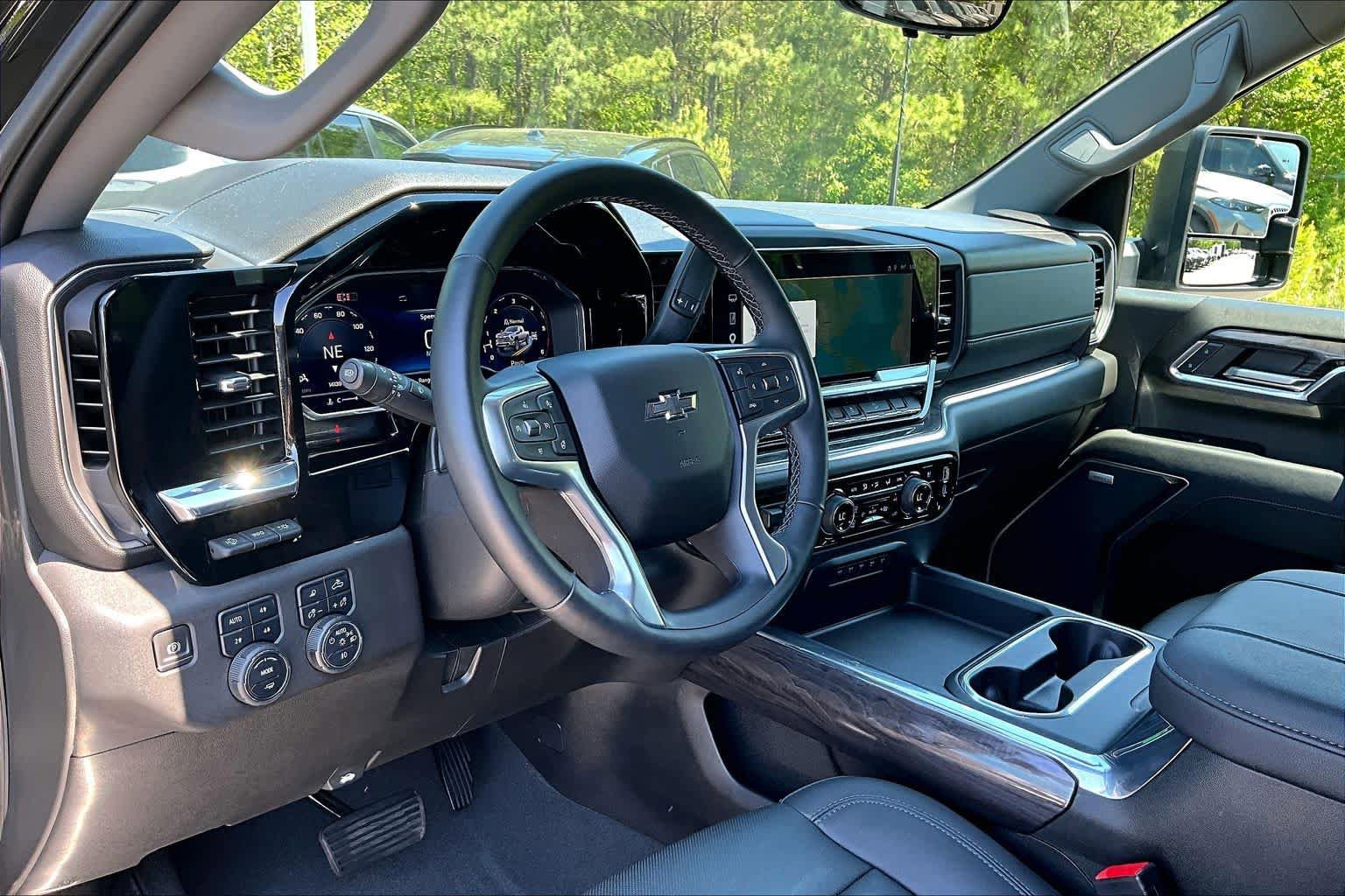 Used 2024 Chevrolet Silverado 2500 LTZ w/ LTZ Plus Package AWD/4WD image 17
