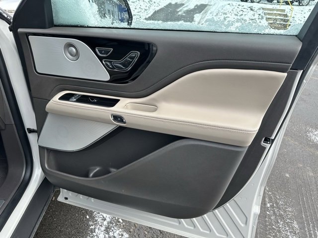 Used 2023 Lincoln Aviator Reserve w/ Equipment Group 201A image 16