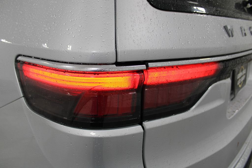 Used 2023 Jeep Wagoneer L Series III w/ Preferred Equipment Group image 27