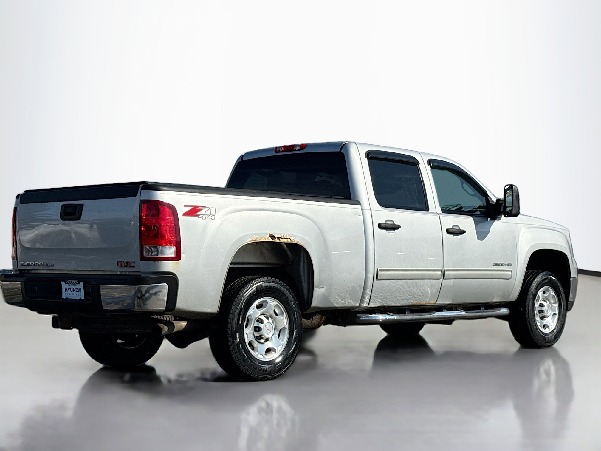 Used 2010 GMC Sierra 2500 SLE w/ SLE Preferred Package AWD/4WD image 2