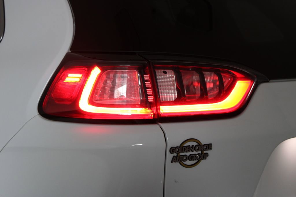 Used 2019 Jeep Cherokee Limited AWD/4WD image 55