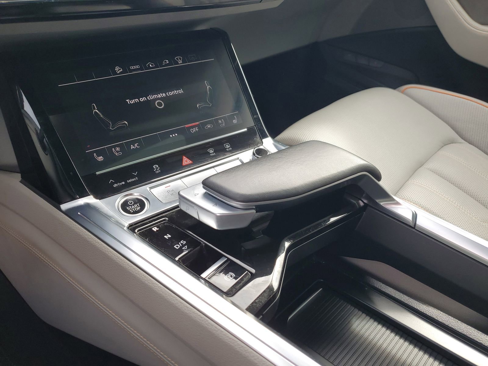 Used 2022 Audi e-tron Chronos image 31