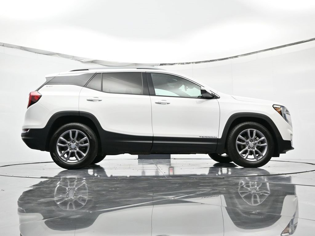 Used 2024 GMC Terrain SLT image 36
