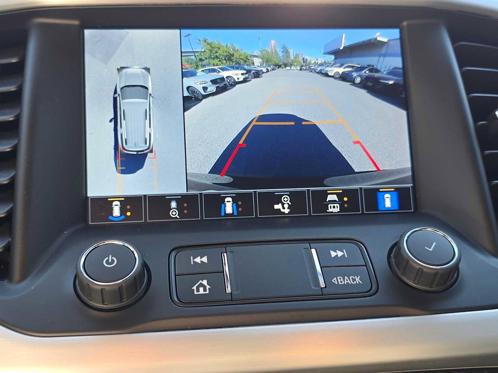 Used 2022 GMC Acadia SLT w/ Technology Package AWD/4WD image 25