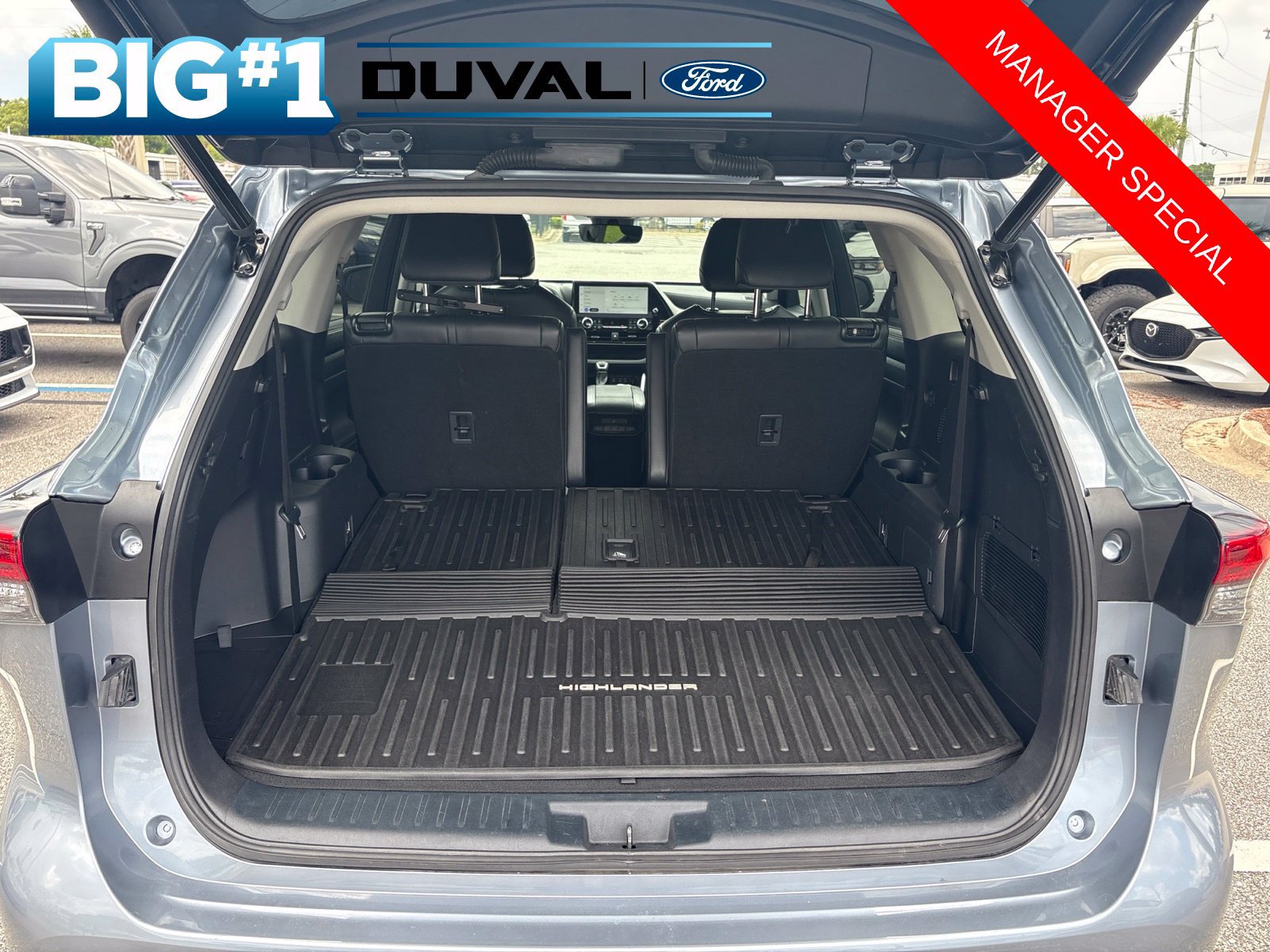 Used 2023 Toyota Highlander XLE FWD image 7