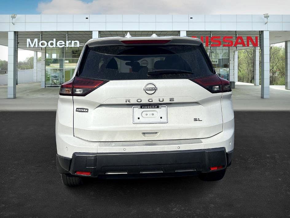 Certified 2025 Nissan Rogue SL w/ Tech Package image 16