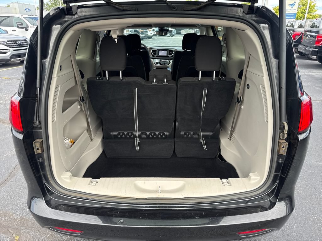 Used 2023 Chrysler Voyager LX FWD image 12