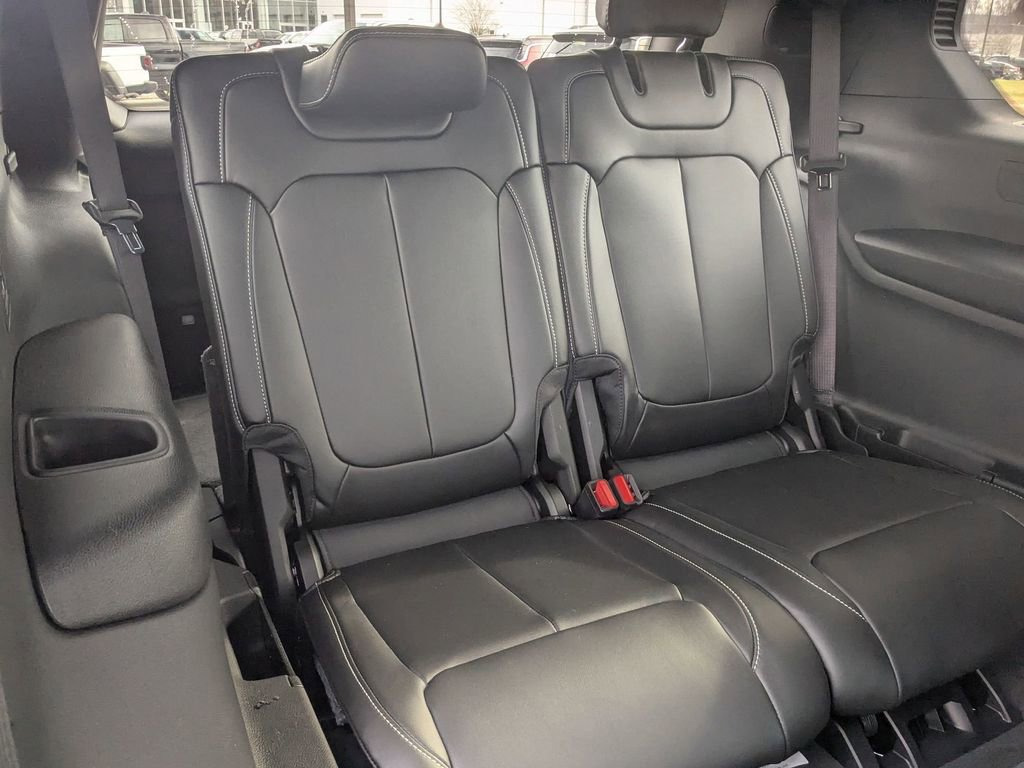 New 2025 Jeep Grand Cherokee L Limited w/ Trailer Tow Package image 33