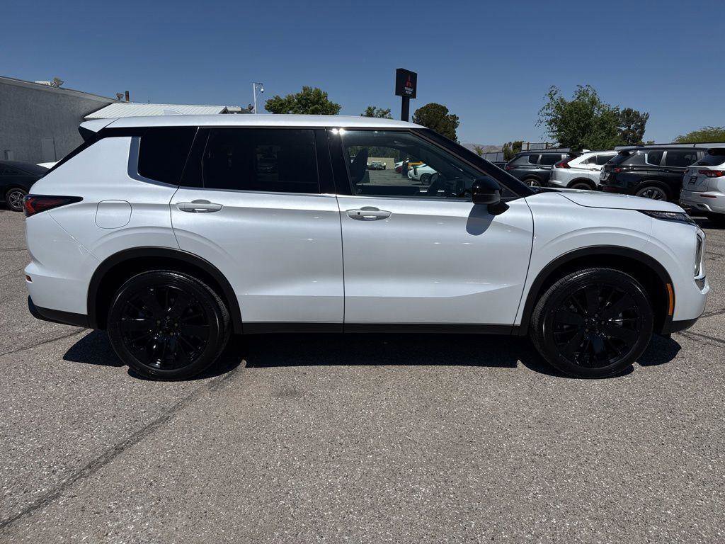New 2026 Mitsubishi Outlander LE FWD image 9