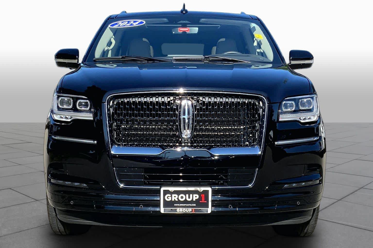 Used 2024 Lincoln Navigator Reserve AWD/4WD image 4