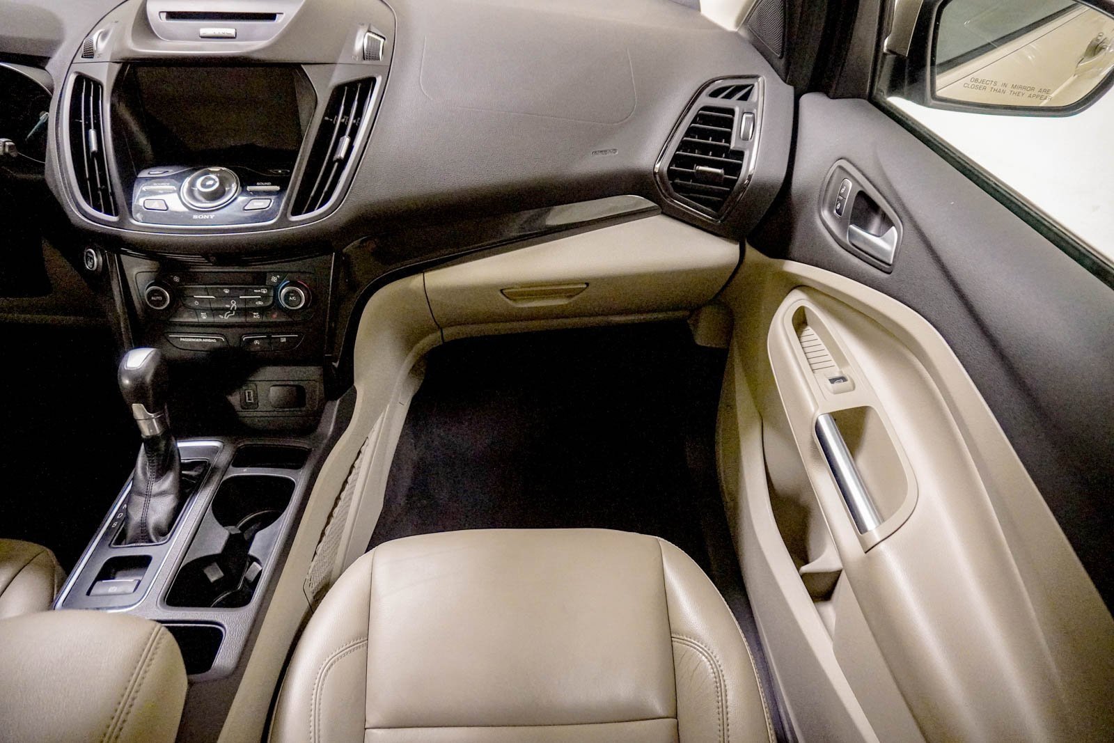 Used 2017 Ford Escape Titanium image 31