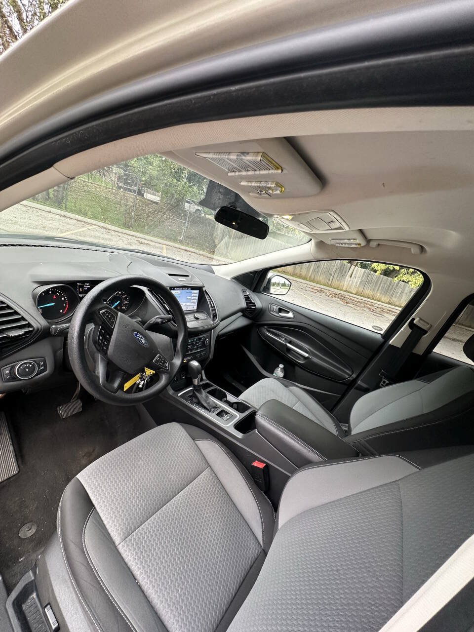 Used 2017 Ford Escape SE w/ Equipment Group 201A FWD image 9