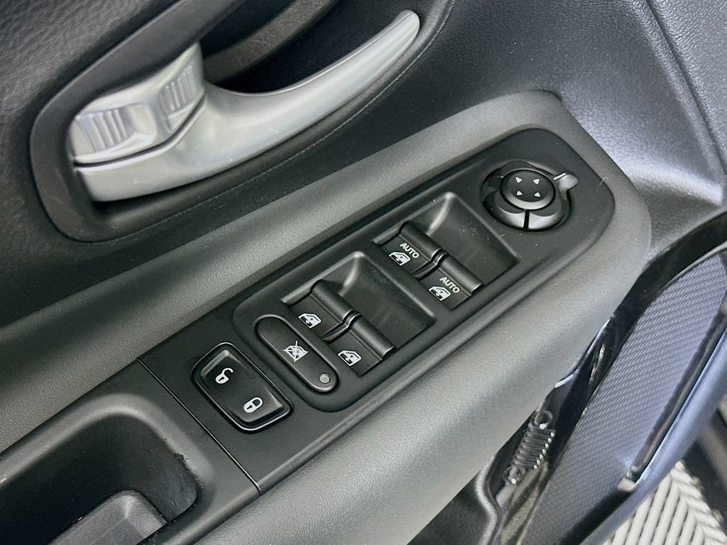 Used 2023 Jeep Renegade Altitude AWD/4WD image 24