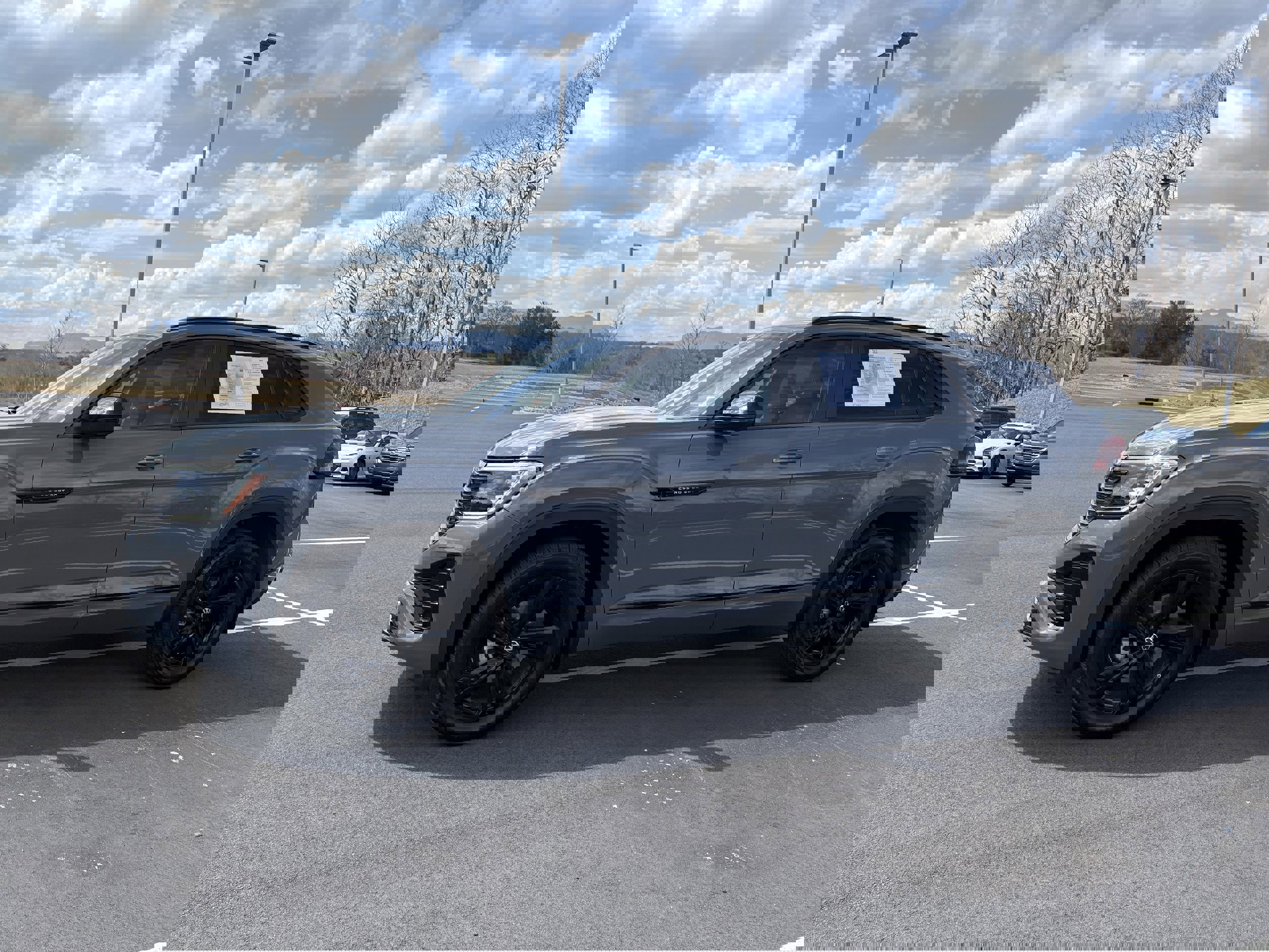 Used 2025 Volkswagen Atlas Cross Sport SEL R-Line image 4