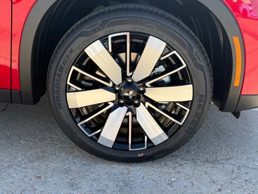 New 2026 Mitsubishi Outlander SE image 15