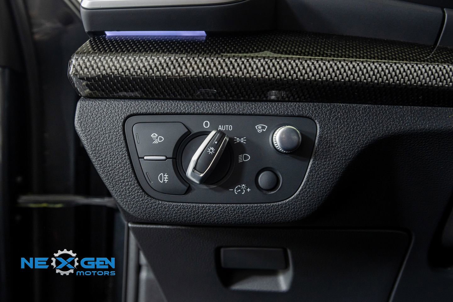 Used 2024 Audi SQ5 Prestige image 13