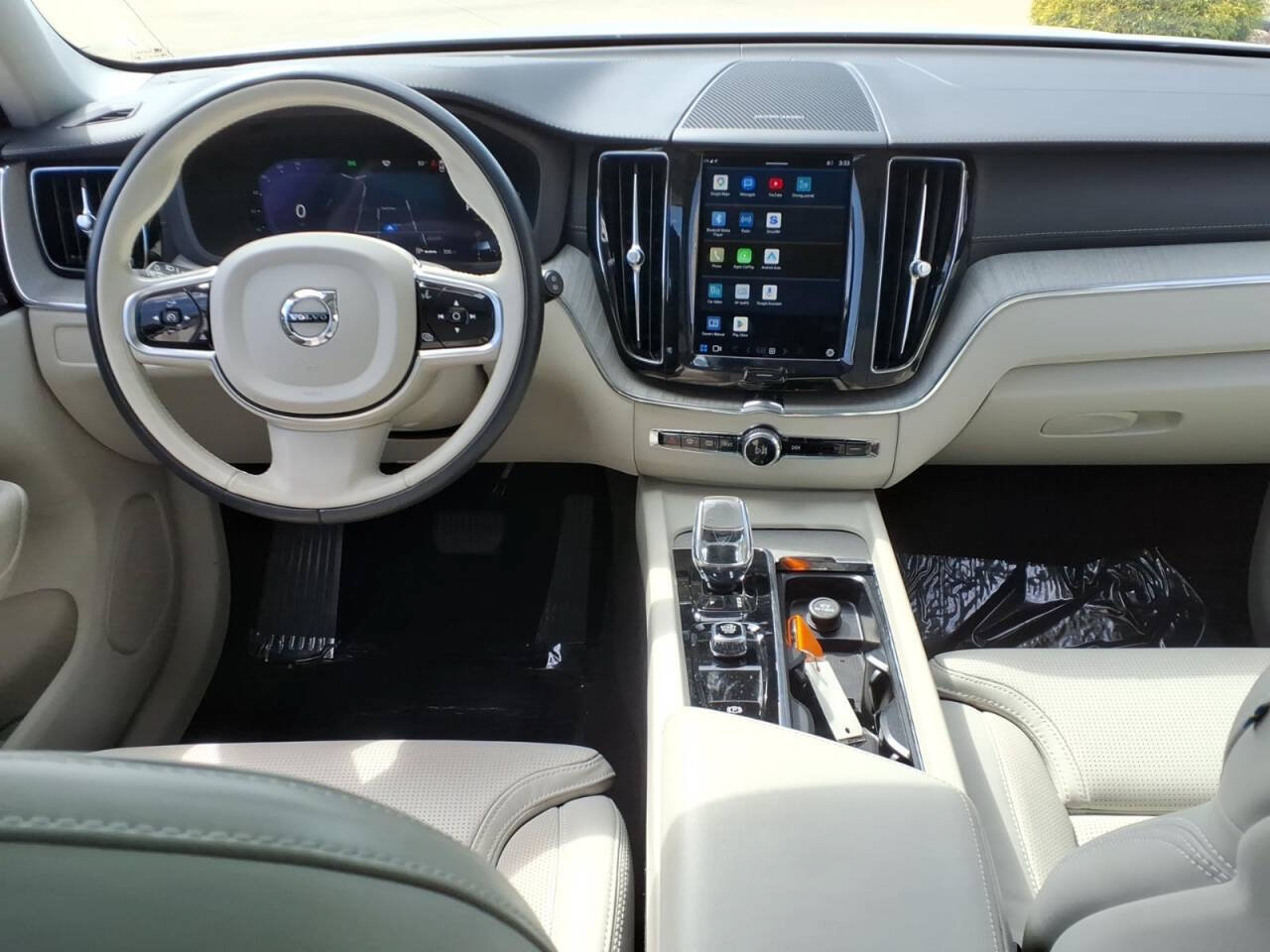 Used 2023 Volvo XC60 B6 Ultimate w/ Climate Package AWD/4WD image 12