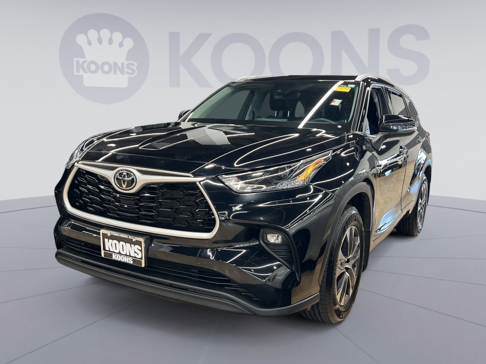 Used 2022 Toyota Highlander XLE image 1