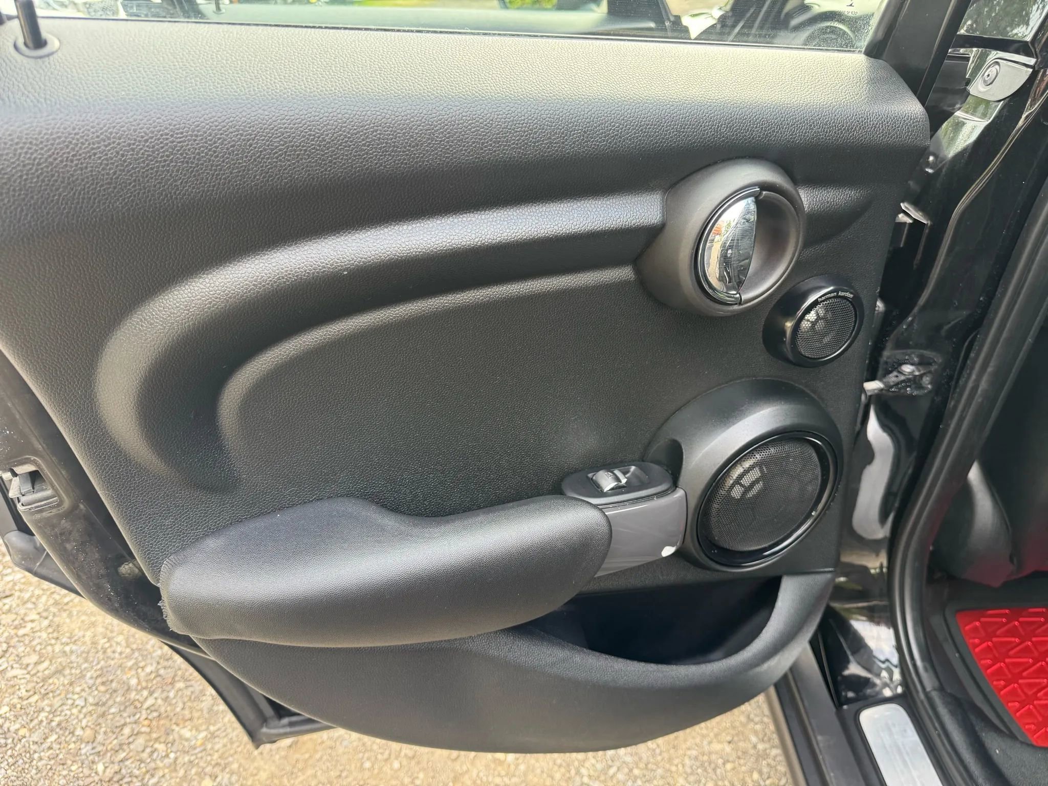 Used 2016 MINI Cooper 4-Door Hardtop w/ Premium Package FWD image 20