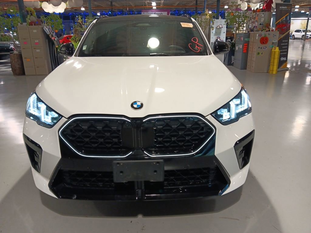 Certified 2025 BMW X2 xDrive28i w/ Premium Package AWD/4WD image 4