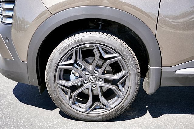 New 2026 Nissan Kicks SR w/ Cold Weather Package FWD image 14