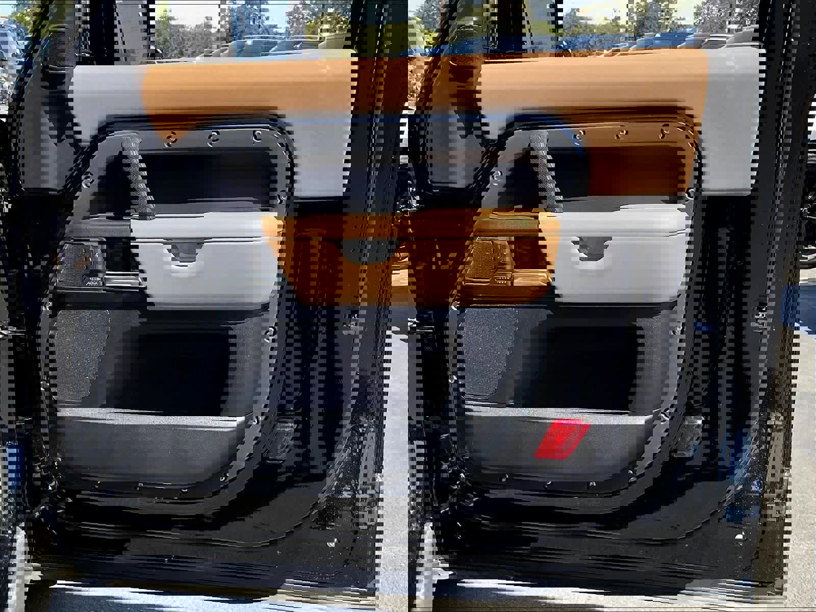 New 2025 Land Rover Defender 90 V8 image 30