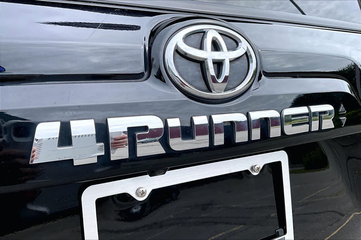 Certified 2021 Toyota 4Runner SR5 Premium w/ Moonroof Package AWD/4WD image 32