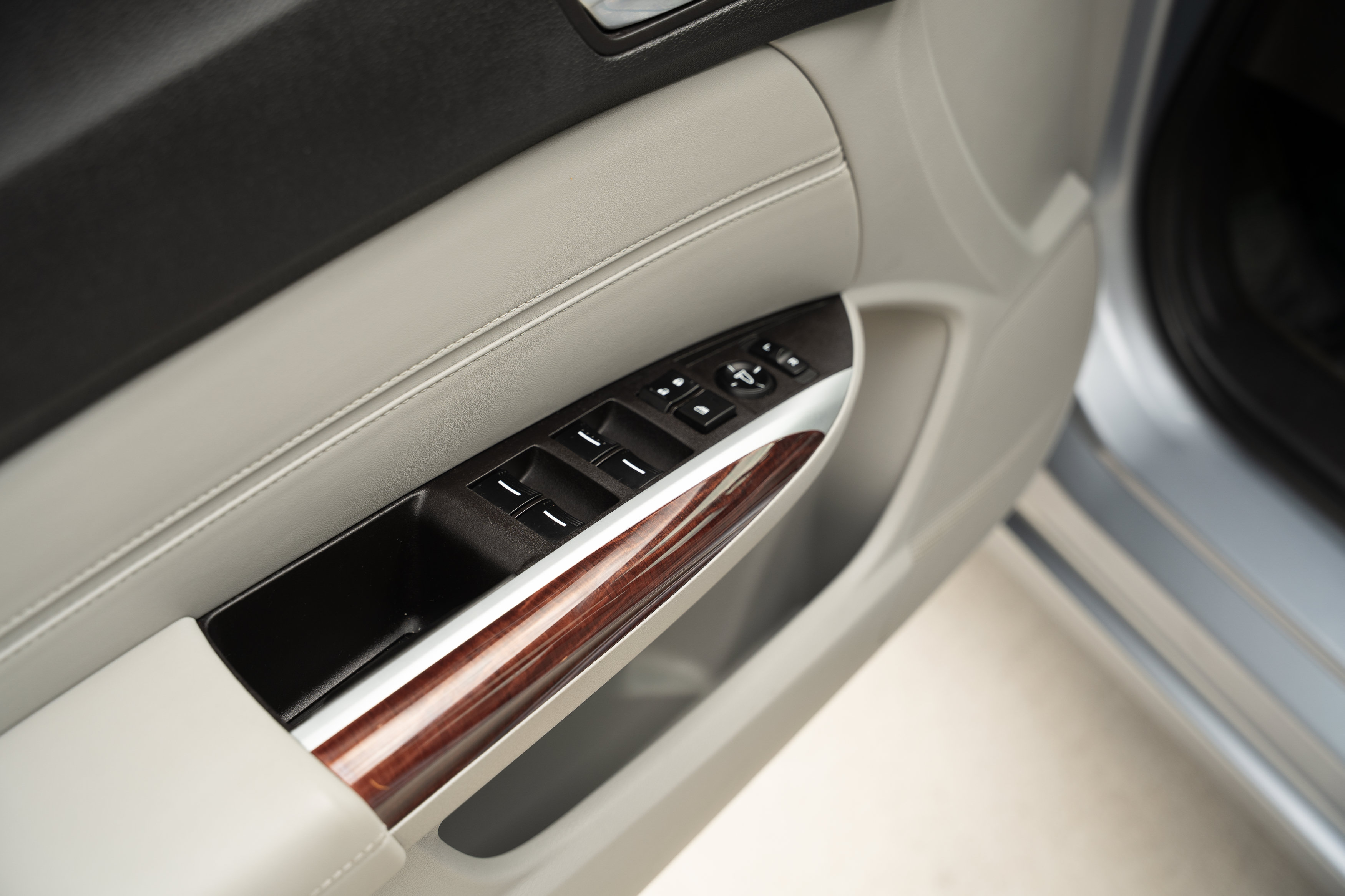 Used 2015 Acura TLX w/ Technology Package FWD image 19