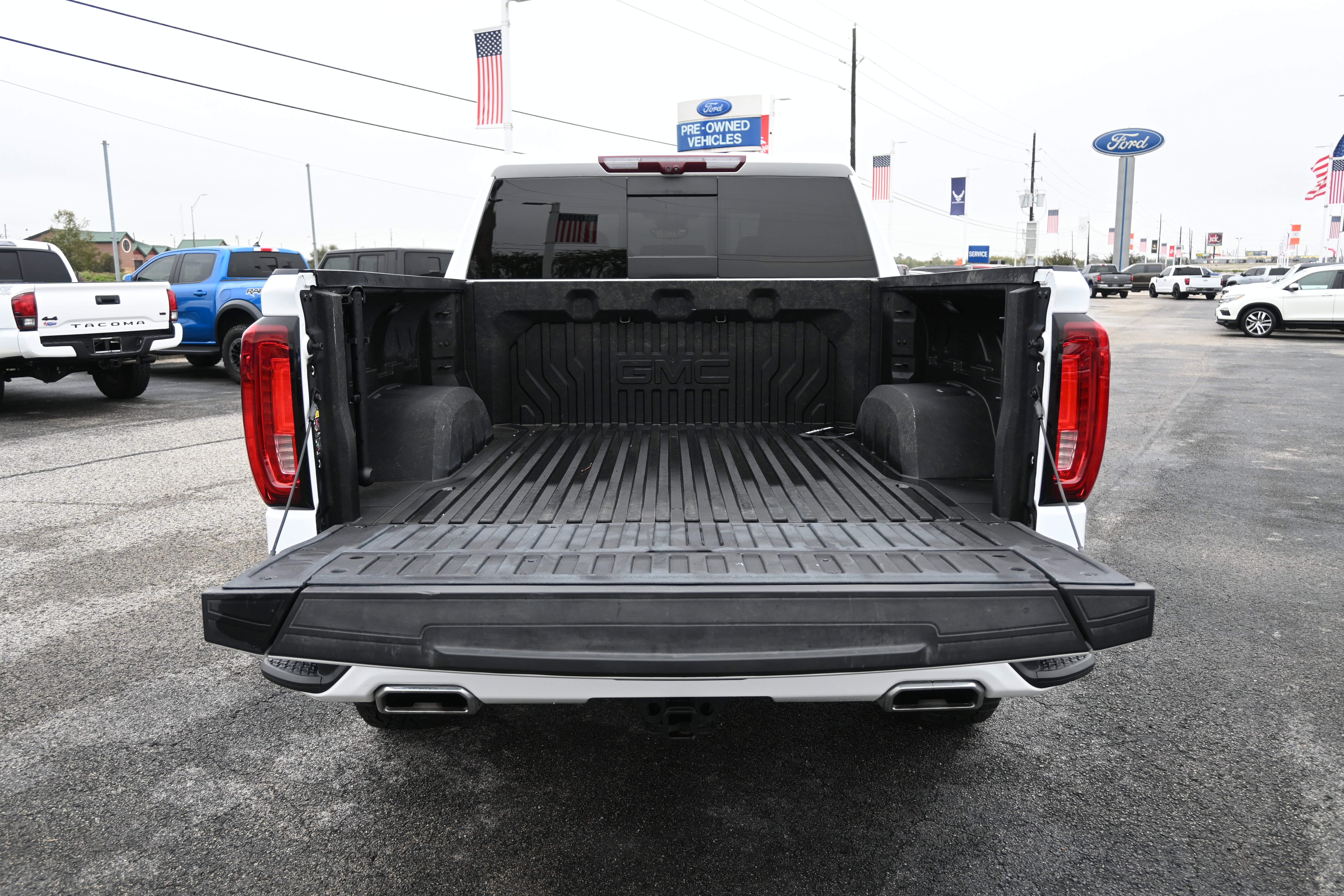 Used 2023 GMC Sierra 1500 AT4 w/ AT4 Premium Package image 6