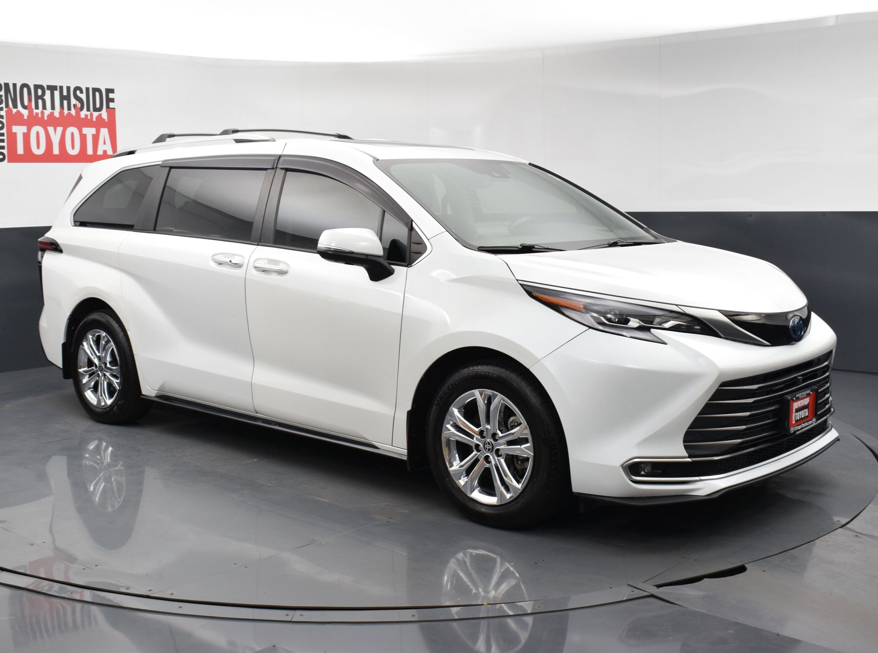 Used 2022 Toyota Sienna Platinum AWD/4WD image 6