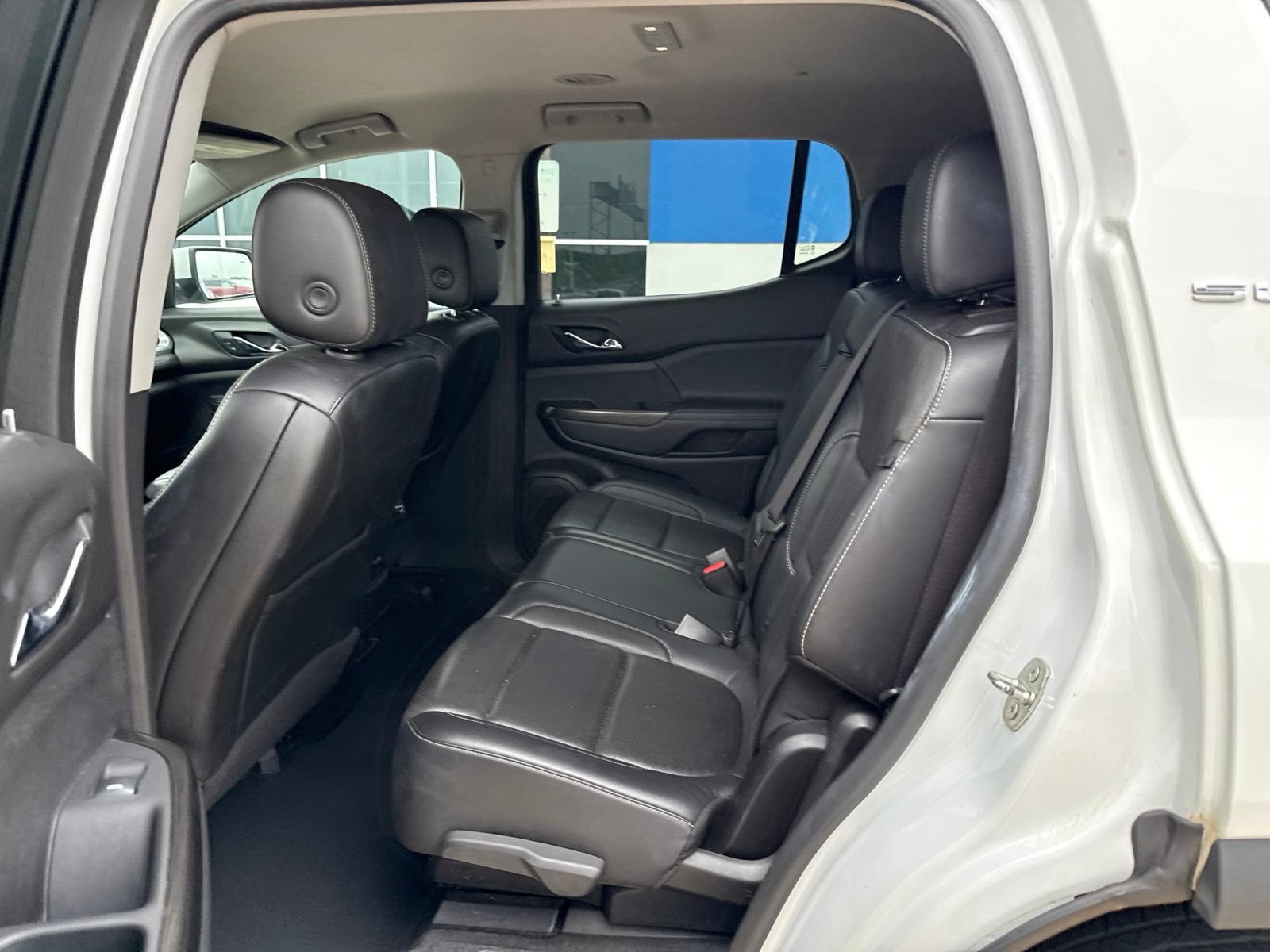 Used 2023 GMC Acadia SLT FWD image 10