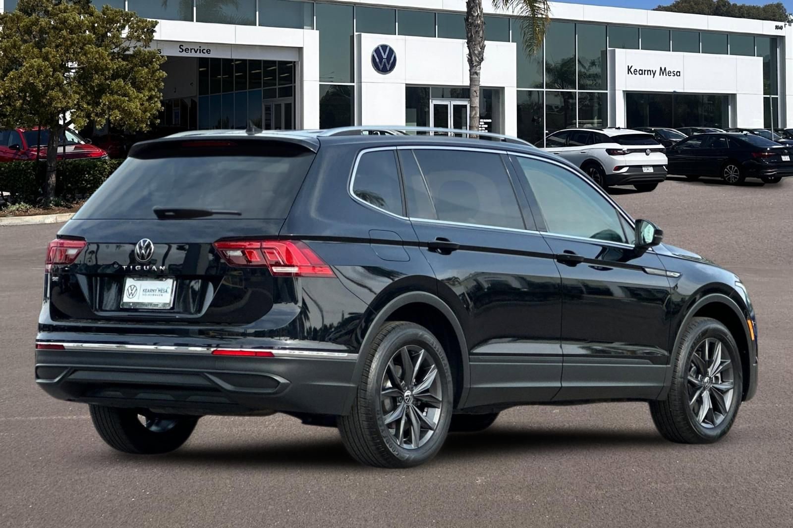 Used 2023 Volkswagen Tiguan SE FWD image 4