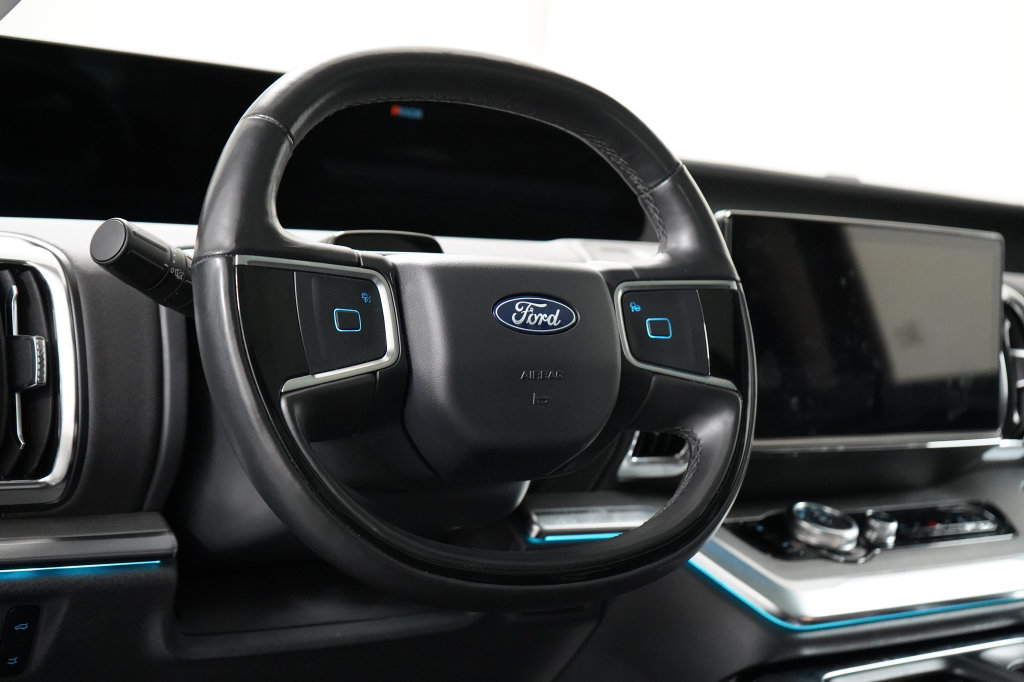 Certified 2025 Ford Expedition Platinum AWD/4WD image 13