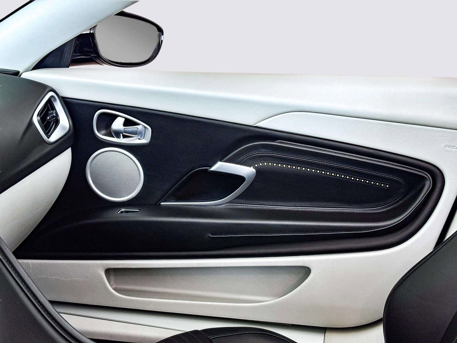 Used 2021 Aston Martin DB11 Volante image 16