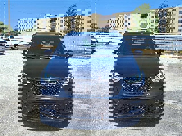 New 2026 Chrysler Pacifica Limited w/ Uconnect Theater Family Group image 20