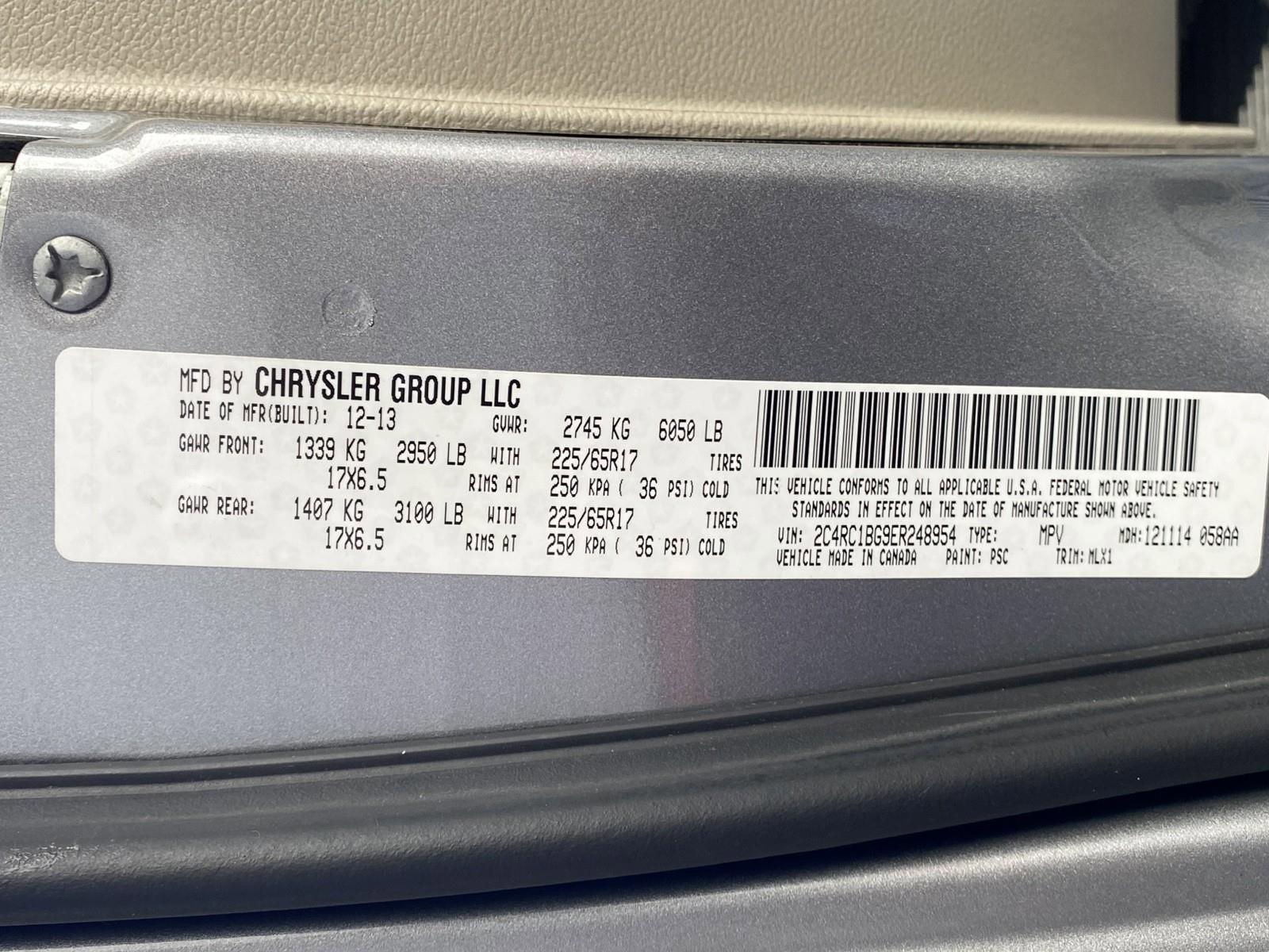 Used 2014 Chrysler Town & Country Touring image 28