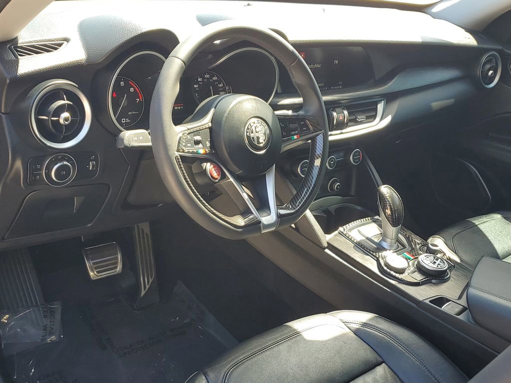Used 2018 Alfa Romeo Stelvio AWD image 23