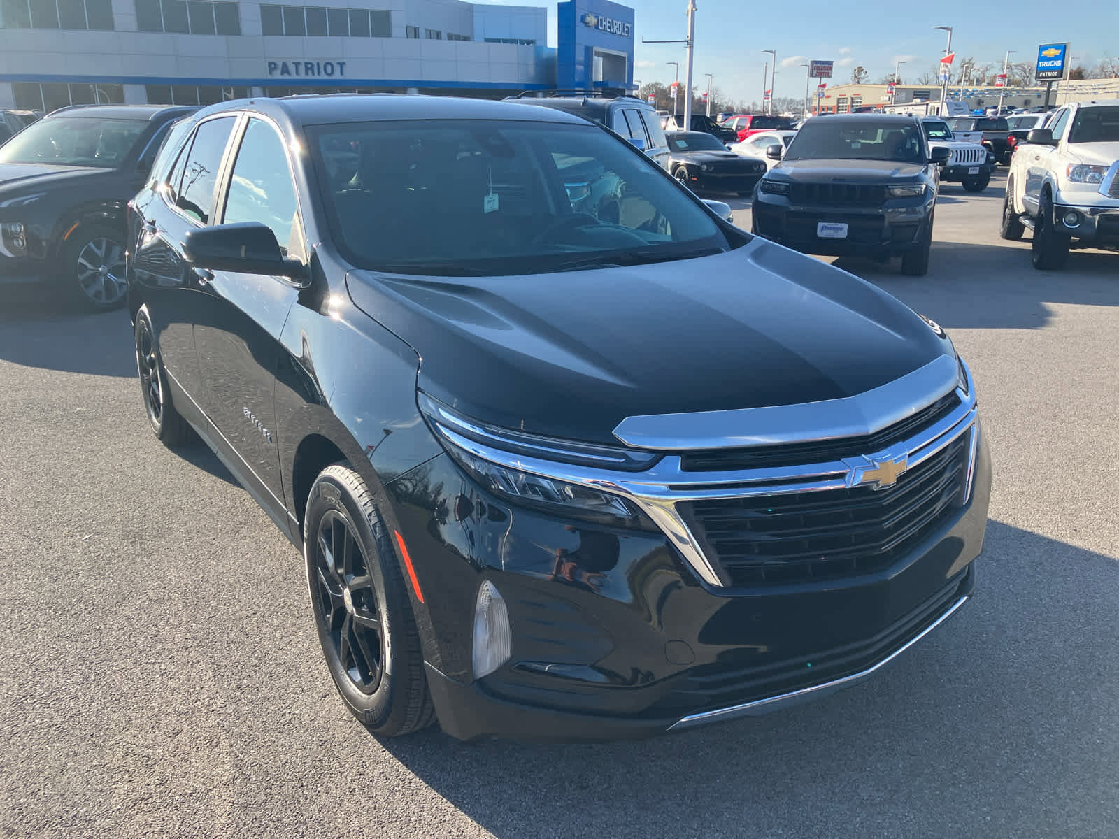 Used 2022 Chevrolet Equinox LT image 1